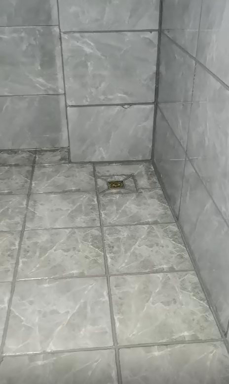 灰色瓷砖美缝剂